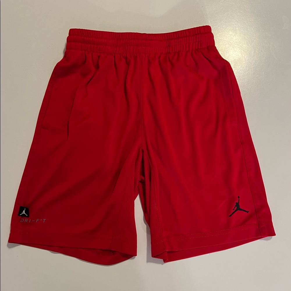 Bundle of 2 small kids shirts and 3 small kids athletic shorts - Picture 9 of 16